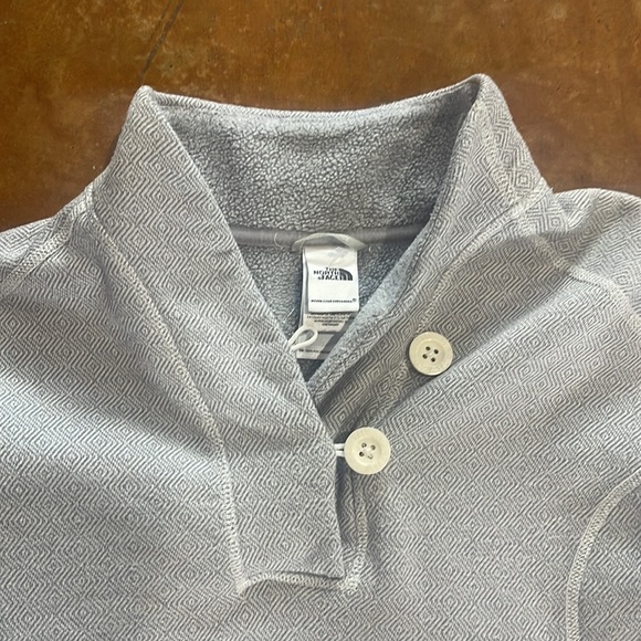 North Face Pullover - Picture 2 of 4